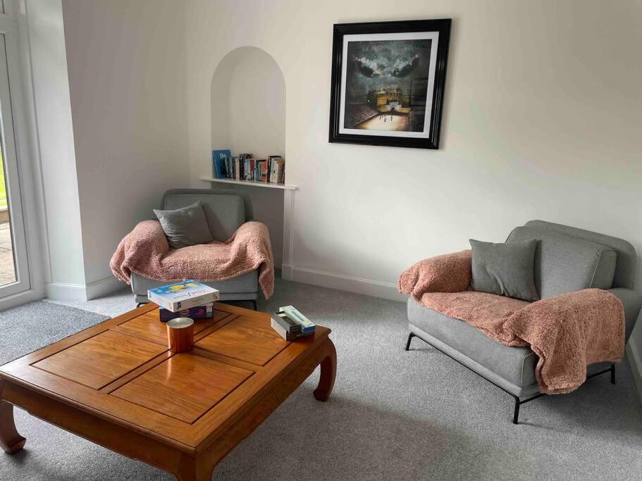 Fantastic Home In Brightons, Falkirk. Polmont Eksteriør billede
