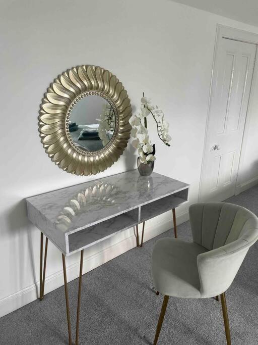Fantastic Home In Brightons, Falkirk. Polmont Eksteriør billede