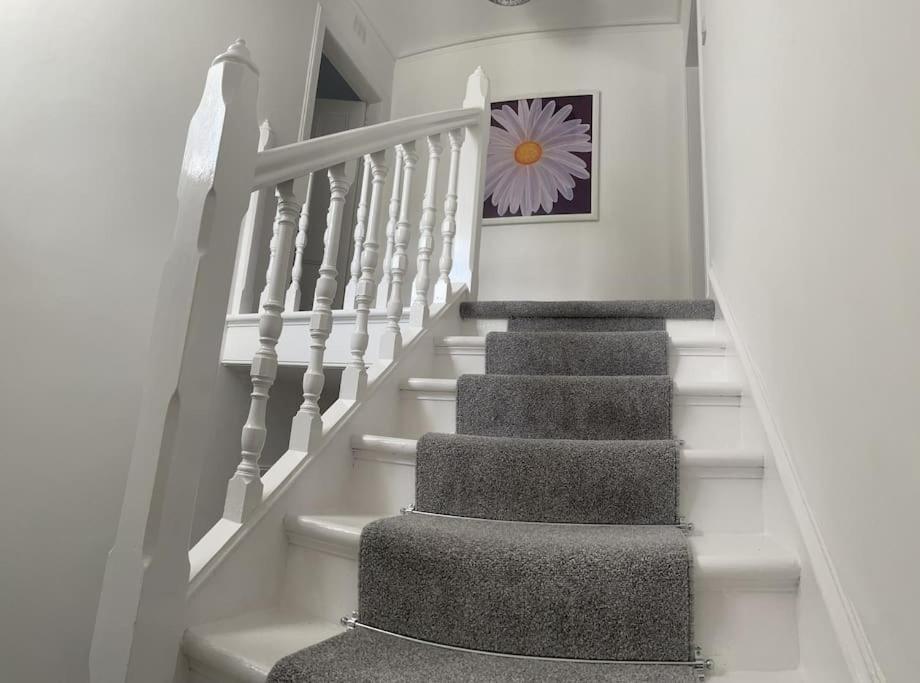 Fantastic Home In Brightons, Falkirk. Polmont Eksteriør billede